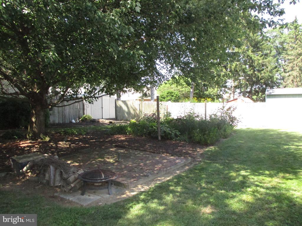 901 Hanover Road York, PA 17408 - Photo 37 of 43