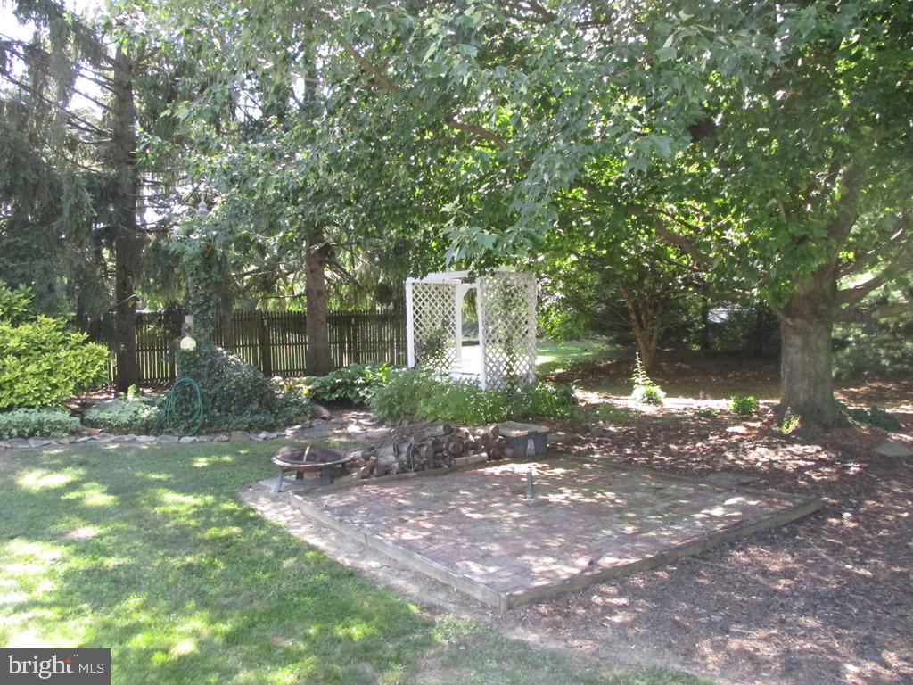 901 Hanover Road York, PA 17408 - Photo 38 of 43
