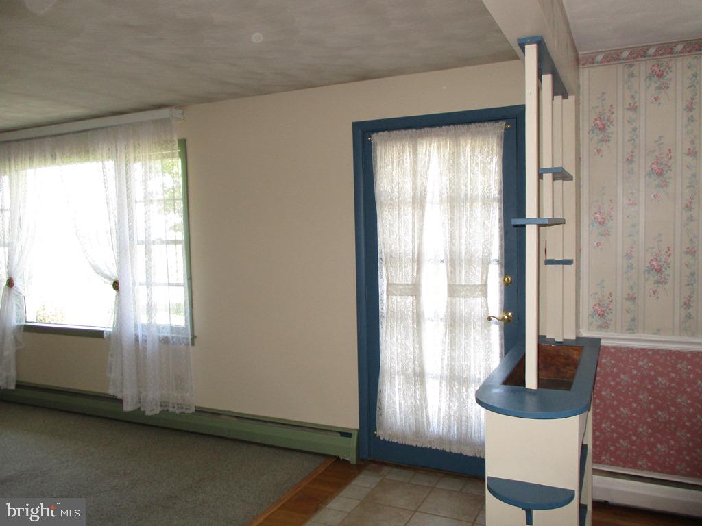 901 Hanover Road York, PA 17408 - Photo 5 of 43