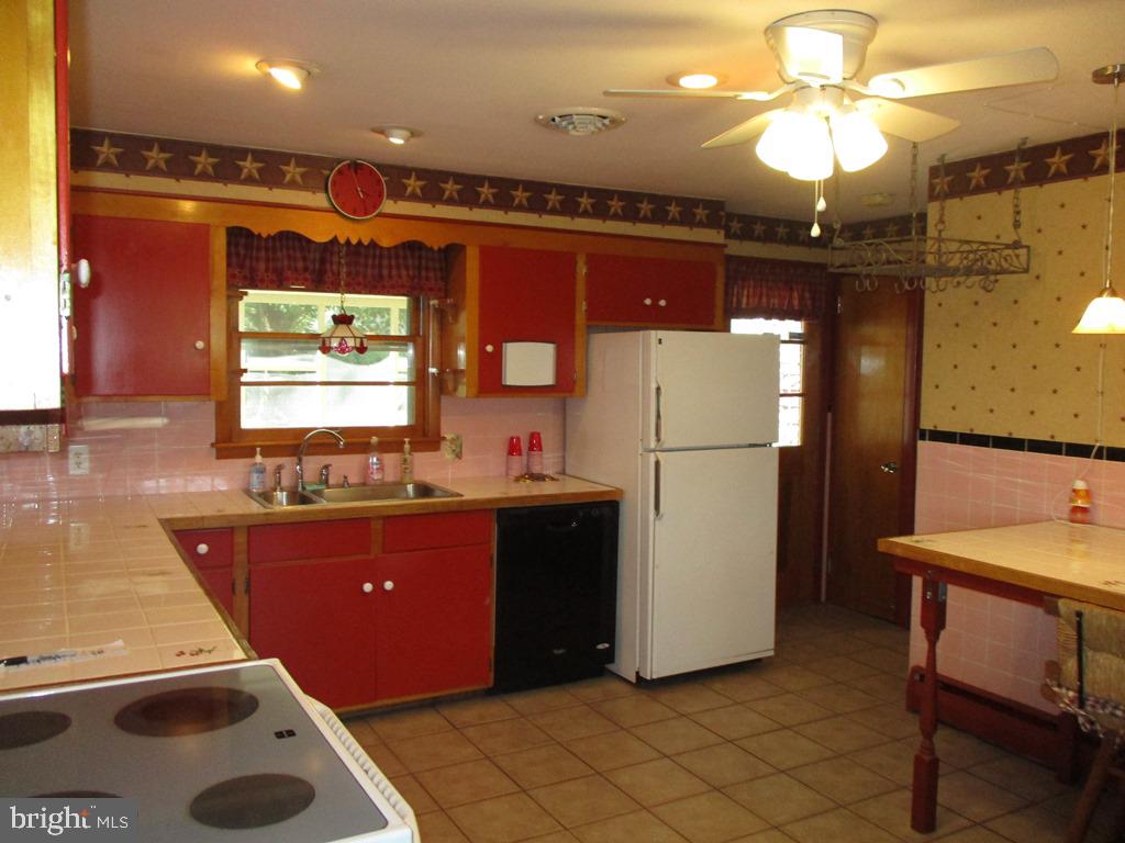 901 Hanover Road York, PA 17408 - Photo 9 of 43