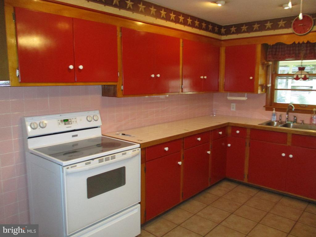 901 Hanover Road York, PA 17408 - Photo 10 of 43