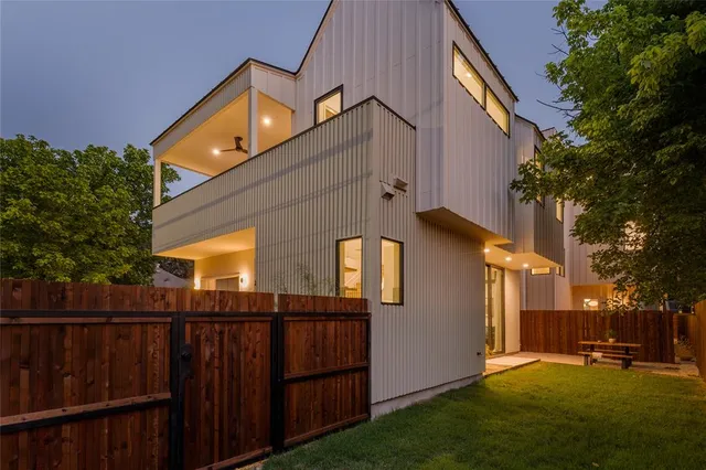 $5,150 | 2206 Holly Street, Unit 2, Austin, TX 78702