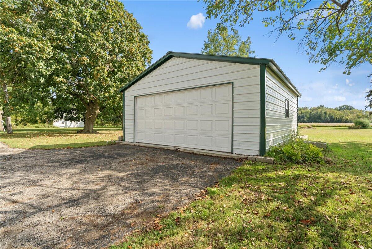 10101 Carpenter Road Flushing, MI 48433 - Photo 18 of 21 27-Media Jett - 23