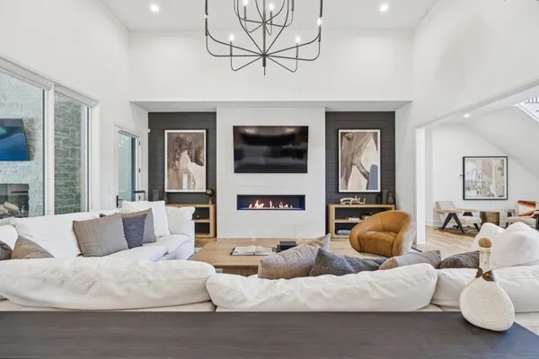 $5,295,590 | 1323 Harding Place, Nashville, TN 37215