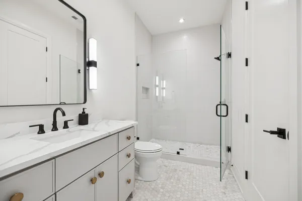 $5,295,590 | 1323 Harding Place, Nashville, TN 37215