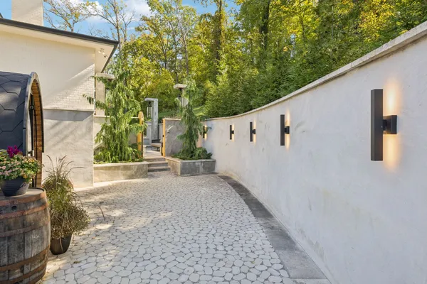 $5,295,590 | 1323 Harding Place, Nashville, TN 37215