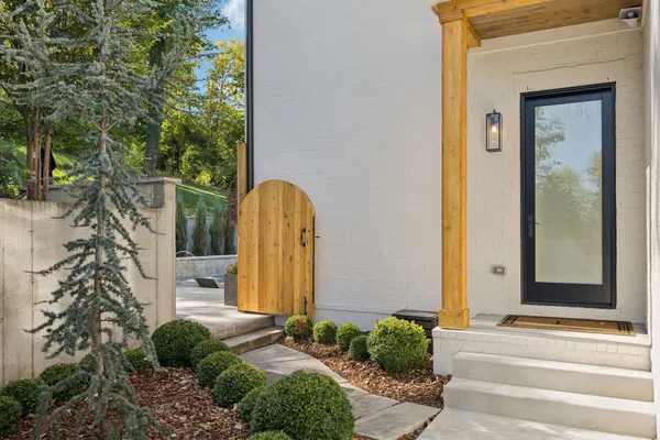 $5,295,590 | 1323 Harding Place, Nashville, TN 37215