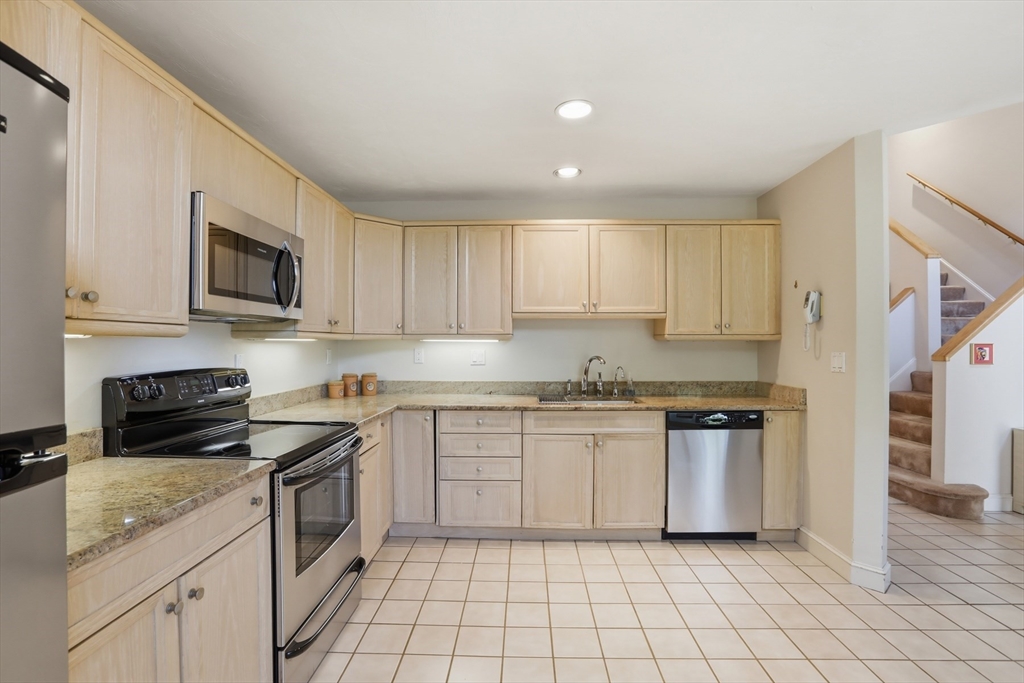 7 Wainwright Road, Unit 47 Winchester, MA 01890 - Photo 7 of 32