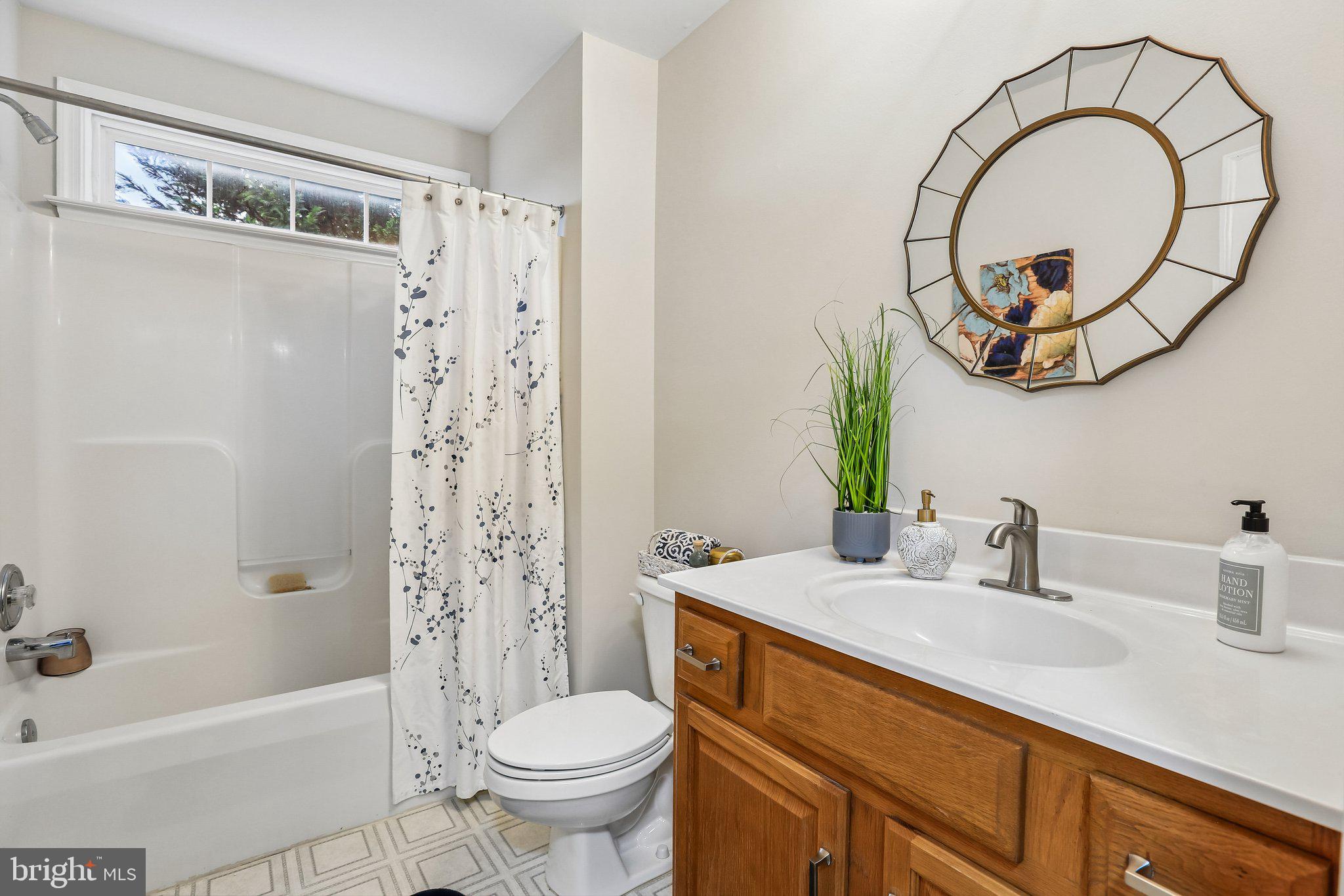 11612 Meeting House Road Myersville, MD 21773 - Photo 33 of 60 Hall Bath