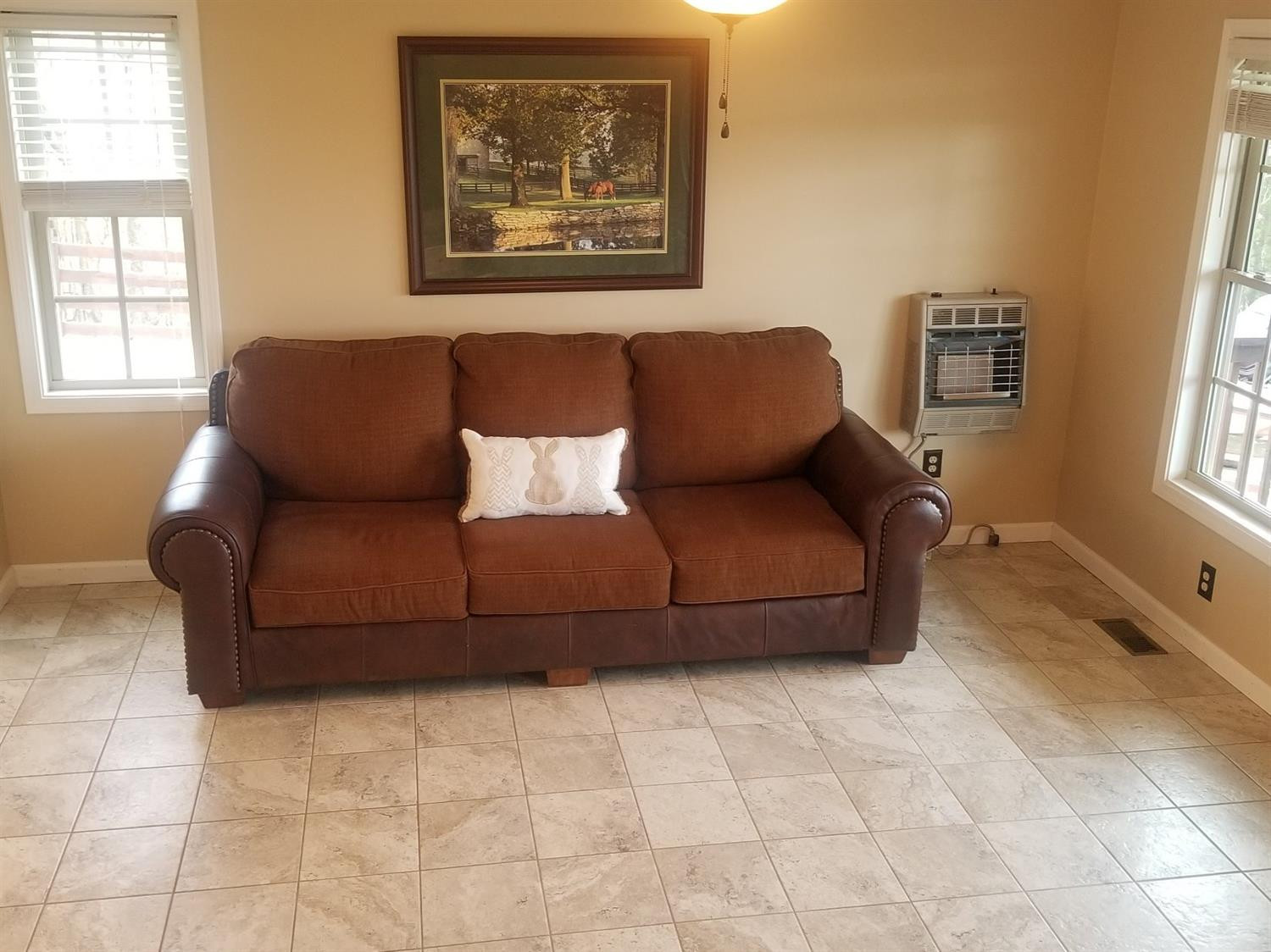 1111 Aaron Barnett Road Lawrenceburg, KY 40342 - Photo 18 of 84 Living room