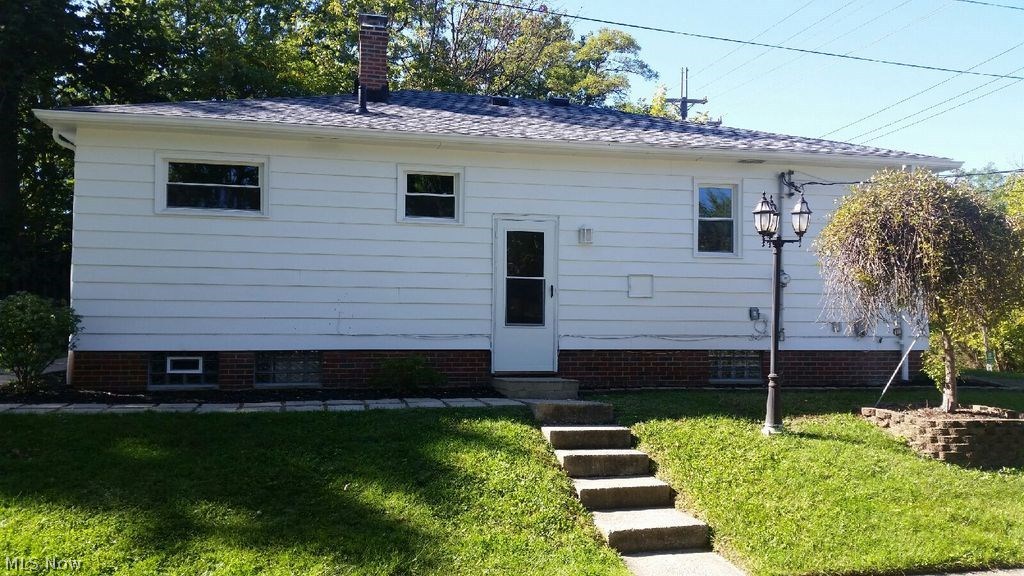 10005 Snow Road Cleveland, OH 44130 - Photo 3 of 18