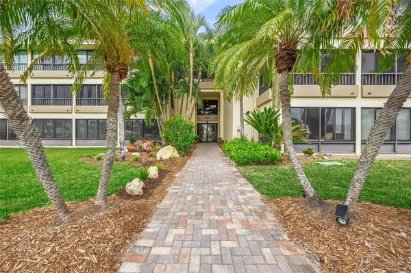 $699,000 | 101 Whispering Sands Drive, Unit 105, Sarasota, FL 34242