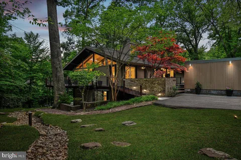 $1,995,000 | 6620 Fernwood Court, Bethesda, MD 20817