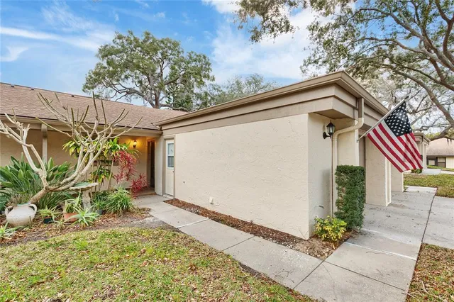 $185,000 | 2603 Oak Circle, Unit 2603, Tarpon Springs, FL 34689
