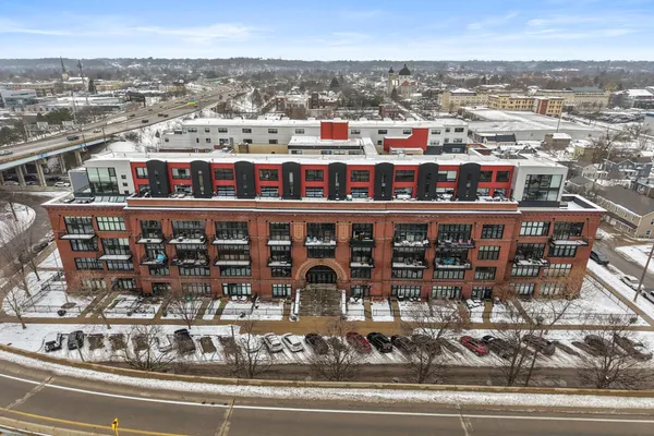$420,000 | 600 Broadway Avenue Northwest, Unit 226, Grand Rapids, MI 49504