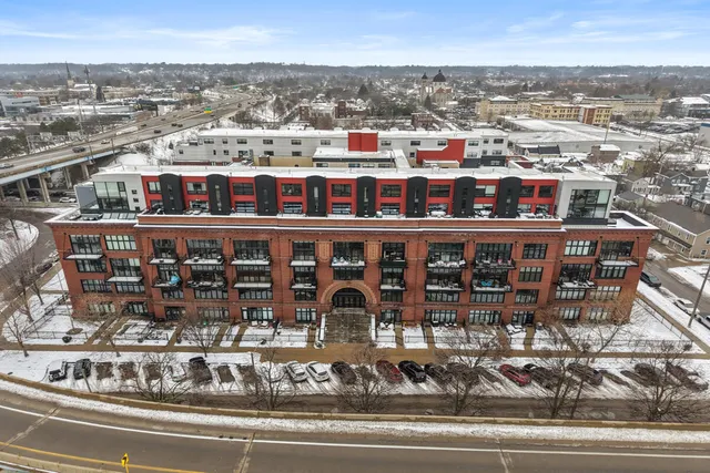 $425,000 | 600 Broadway Avenue Northwest, Unit 226, Grand Rapids, MI 49504