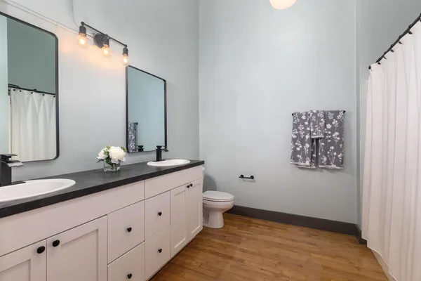 $420,000 | 600 Broadway Avenue Northwest, Unit 226, Grand Rapids, MI 49504