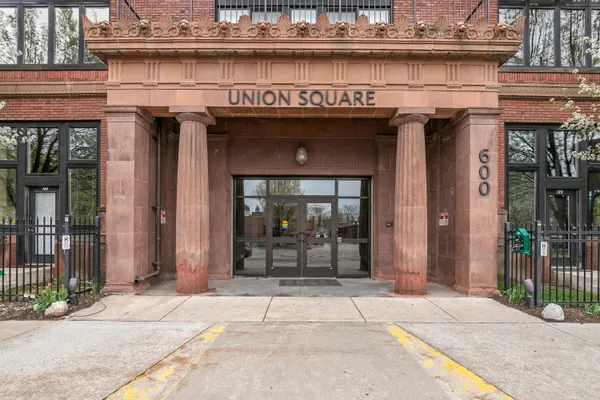 $420,000 | 600 Broadway Avenue Northwest, Unit 226, Grand Rapids, MI 49504