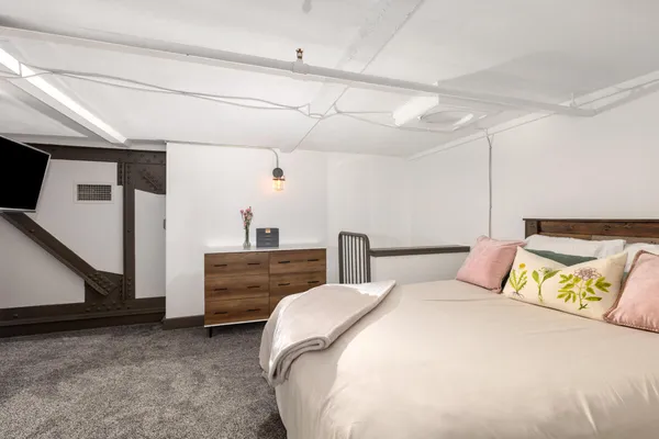 $420,000 | 600 Broadway Avenue Northwest, Unit 226, Grand Rapids, MI 49504