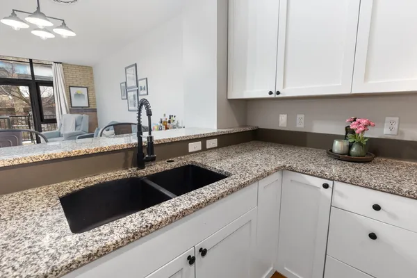 $420,000 | 600 Broadway Avenue Northwest, Unit 226, Grand Rapids, MI 49504