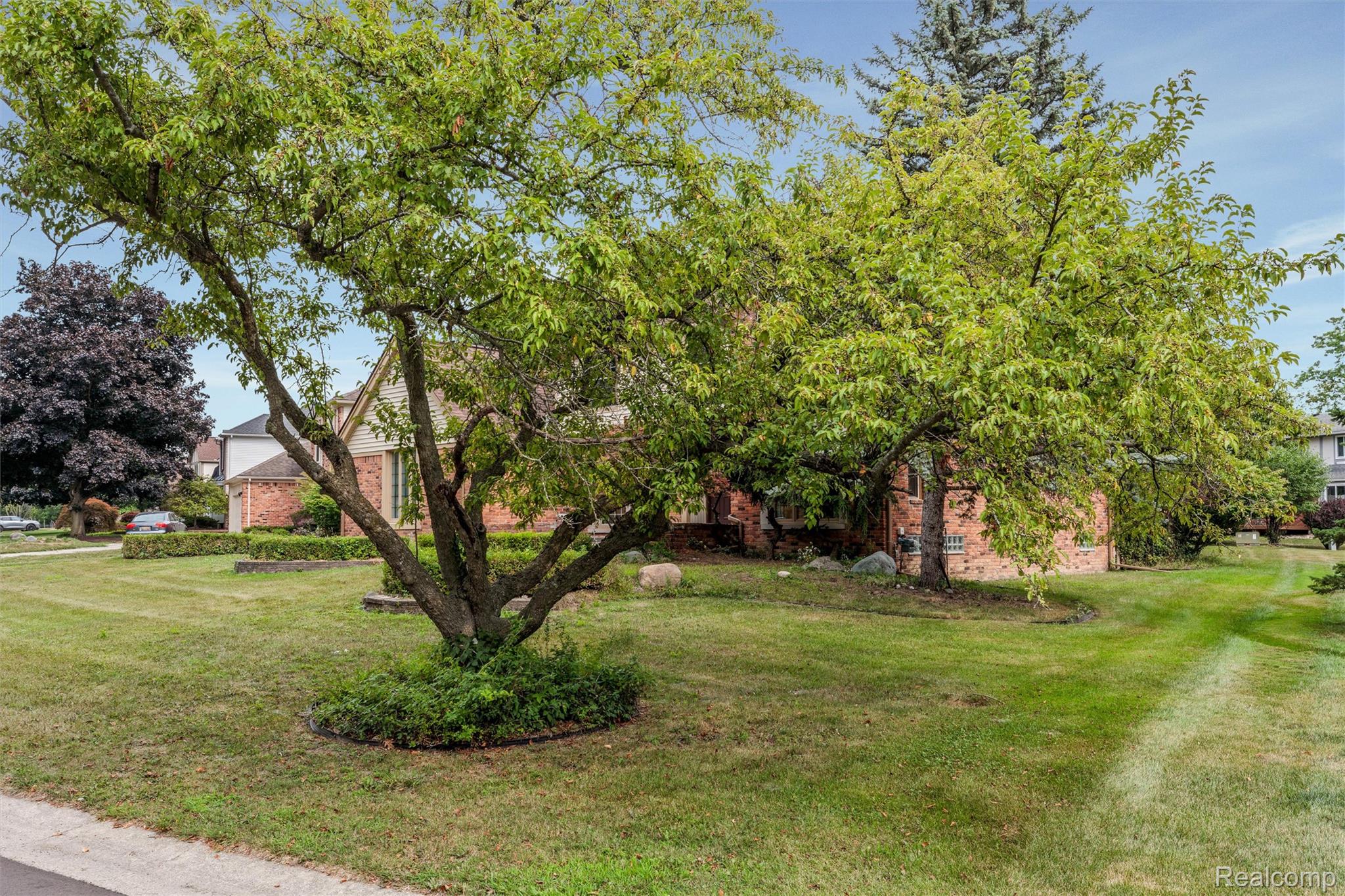450 Timberline Drive Rochester, MI 48309 - Photo 52 of 60 43-450 Timberline Dr 0041.jpg