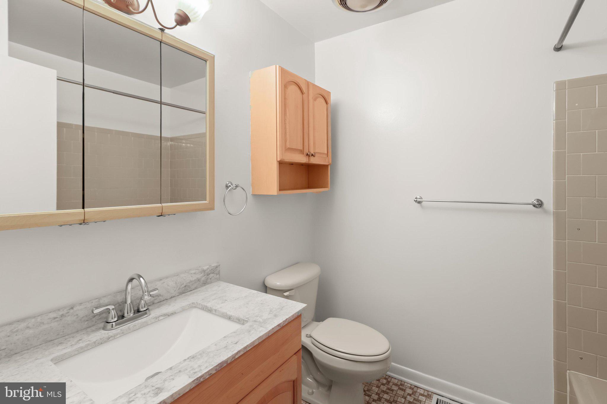 5773 Oakland Road Sykesville, MD 21784 - Photo 31 of 57 Hall Bath