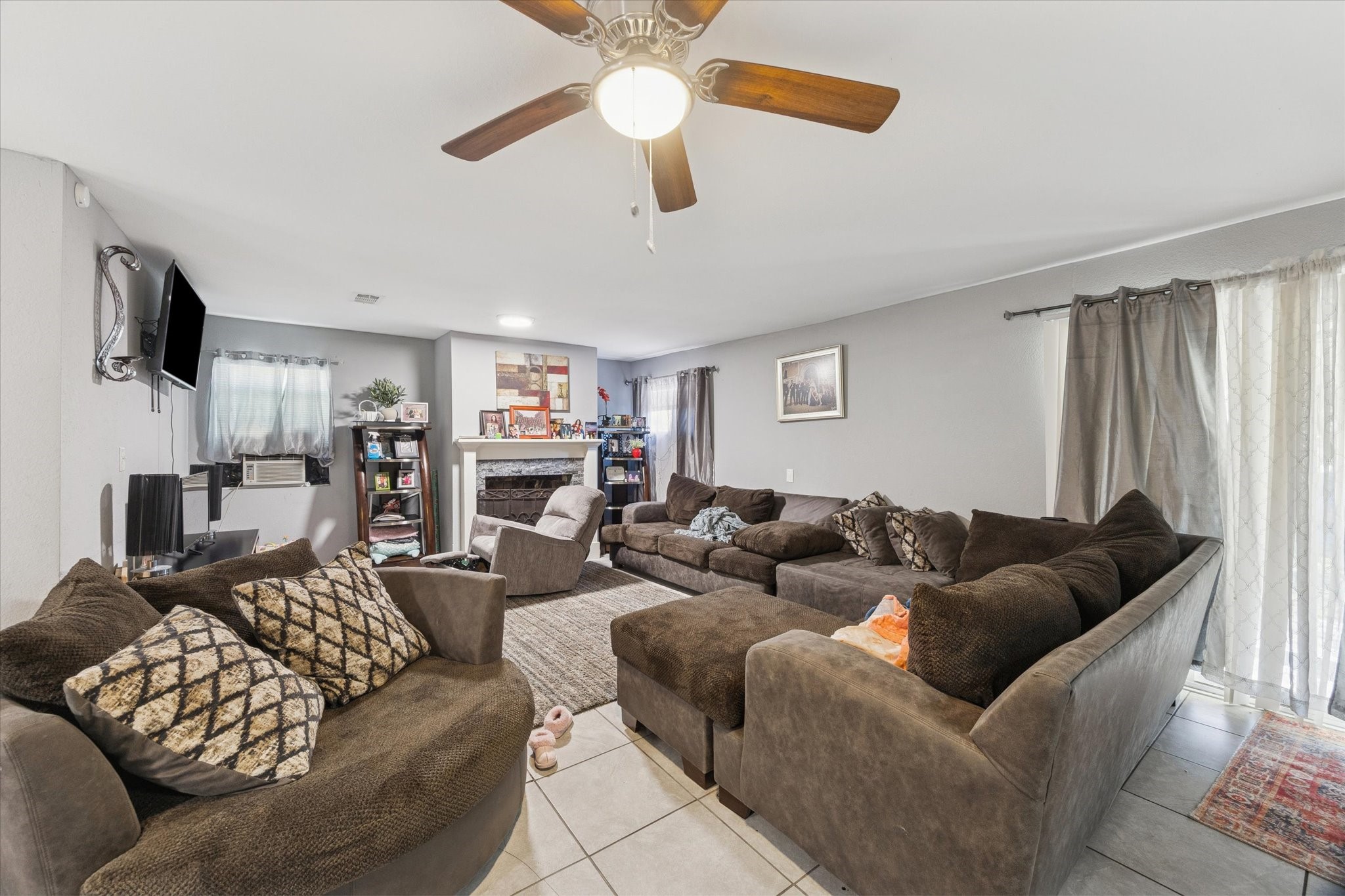 1435 Demaree Lane Houston, TX 77029 - Photo 3 of 10 a living room with furniture and a flat screen tv