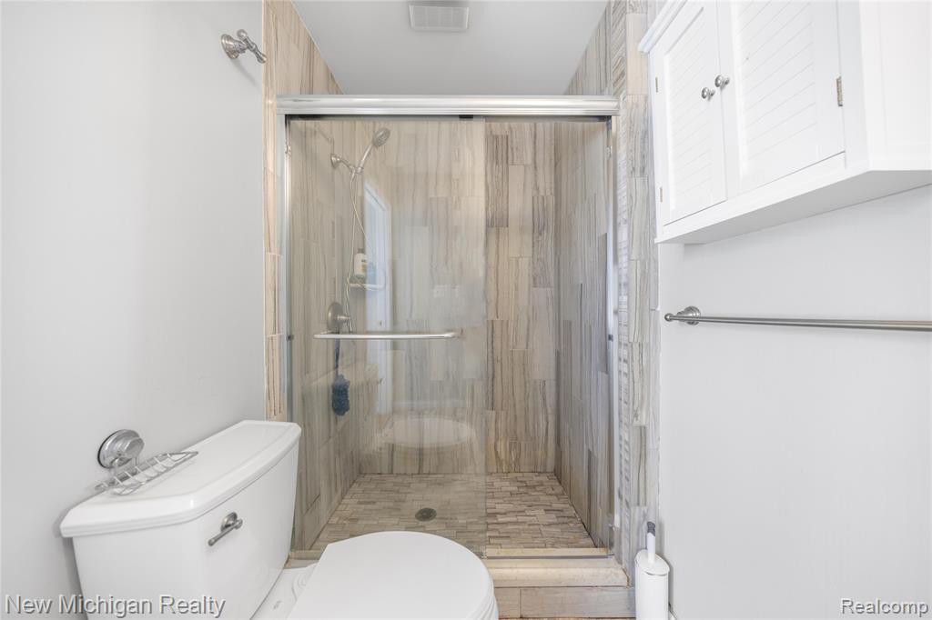 8665 Cooley Lake Road Commerce Township, MI 48382 - Photo 35 of 52