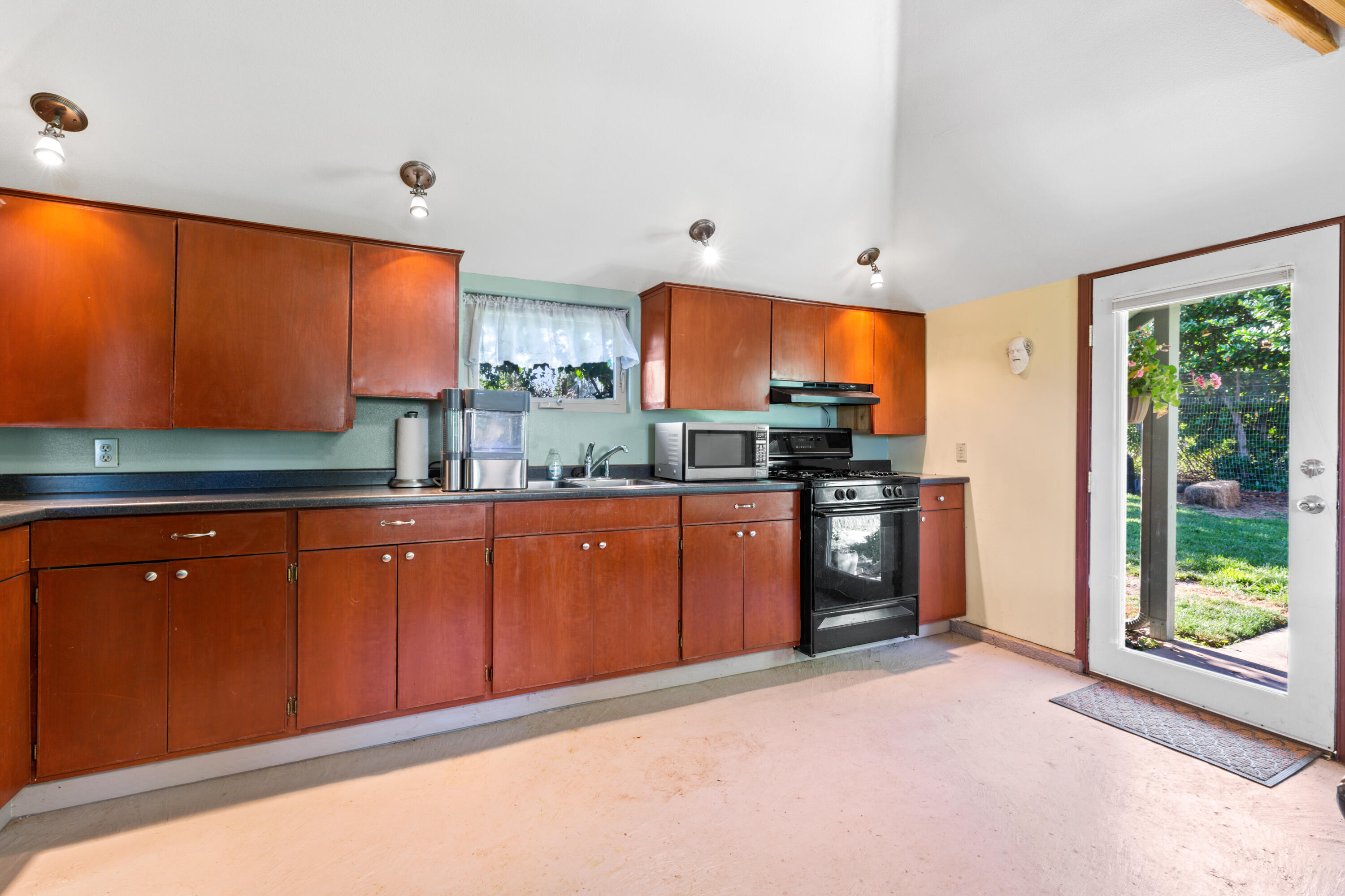 551 Wilson Road Ashland, OR 97520 - Photo 56 of 64 _AP_0832
