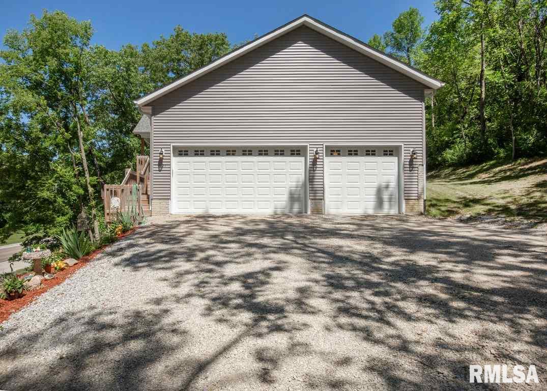 1121 Waverly Road Davenport, IA 52804 - Photo 2 of 24 Gallery Image 2