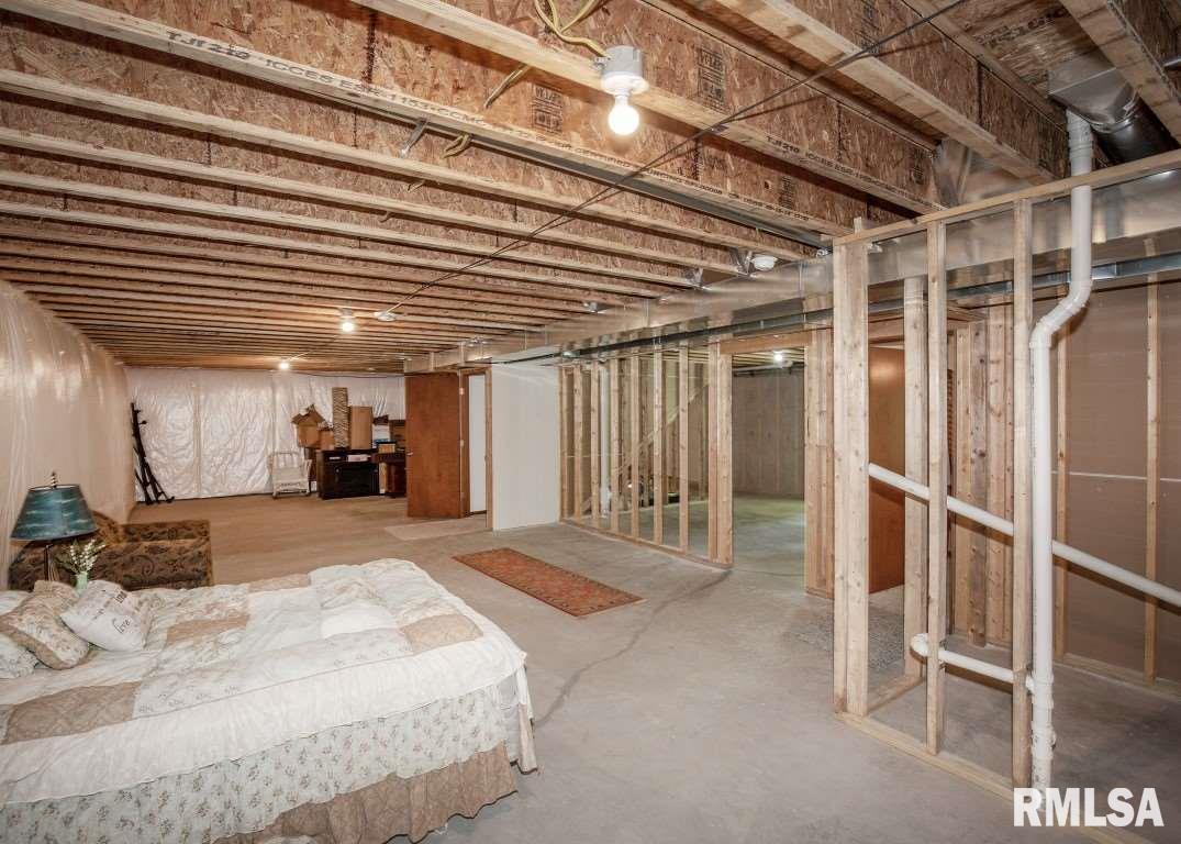 1121 Waverly Road Davenport, IA 52804 - Photo 23 of 24 Gallery Image 23