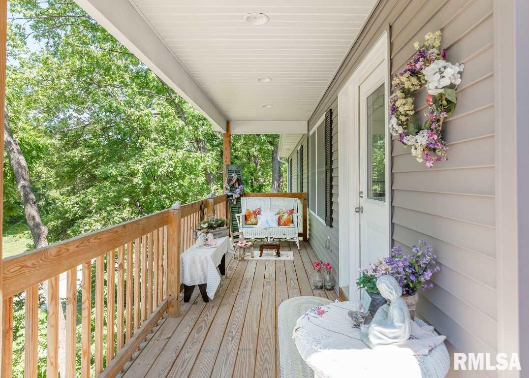 1121 Waverly Road Davenport, IA 52804 - Photo 3 of 24 Gallery Image 3