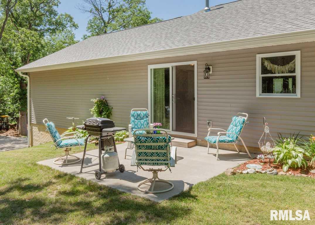 1121 Waverly Road Davenport, IA 52804 - Photo 5 of 24 Gallery Image 5