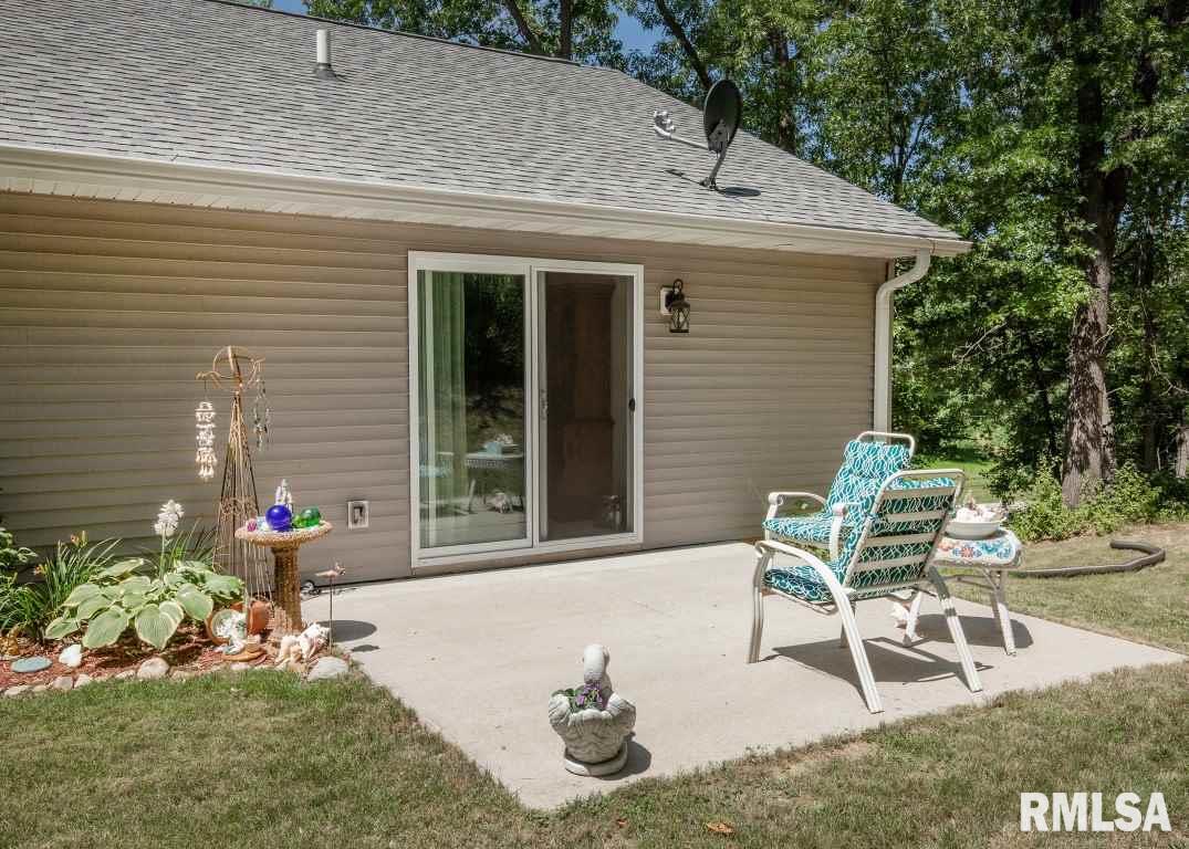 1121 Waverly Road Davenport, IA 52804 - Photo 6 of 24 Gallery Image 6