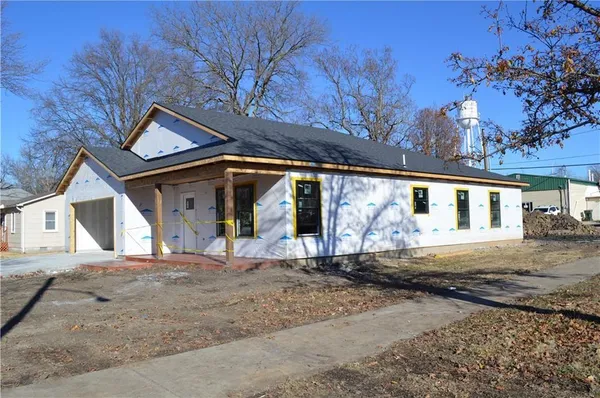 $309,000 | 906 Monroe Street, Lyndon, KS 66451