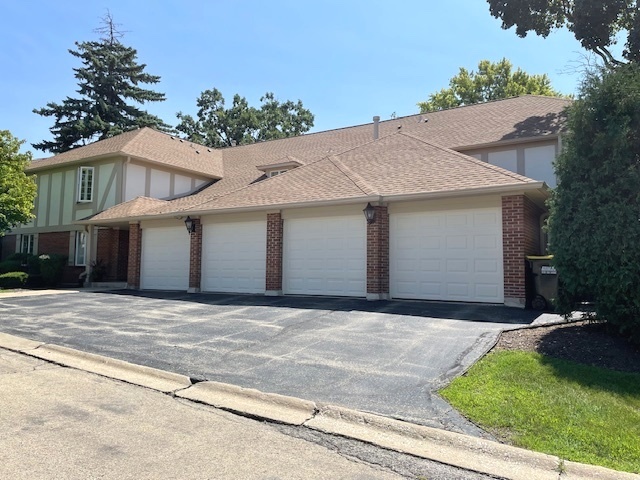 5814 Wolf Road, Unit B1 Western Springs, IL 60558 - Photo 1 of 19 Gallery Image 1