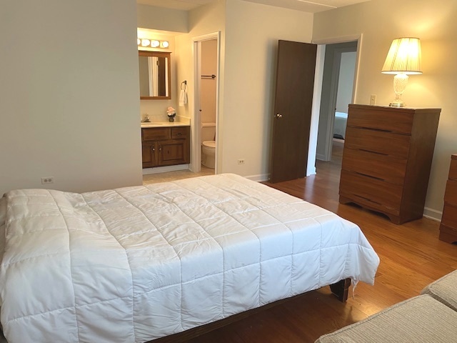 5814 Wolf Road, Unit B1 Western Springs, IL 60558 - Photo 12 of 19 Gallery Image 12