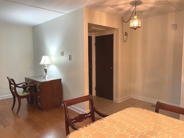 5814 Wolf Road, Unit B1 Western Springs, IL 60558 - Photo 5 of 19 Gallery Image 5