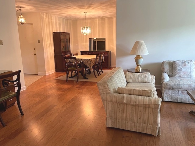 5814 Wolf Road, Unit B1 Western Springs, IL 60558 - Photo 6 of 19 Gallery Image 6