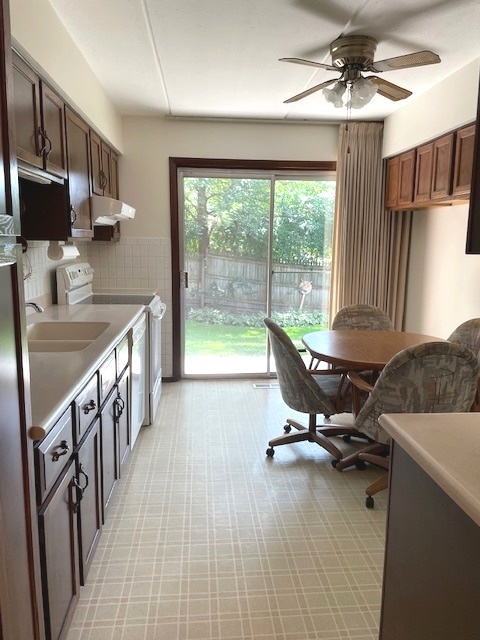 5814 Wolf Road, Unit B1 Western Springs, IL 60558 - Photo 8 of 19 Gallery Image 8