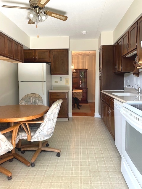 5814 Wolf Road, Unit B1 Western Springs, IL 60558 - Photo 9 of 19 Gallery Image 9