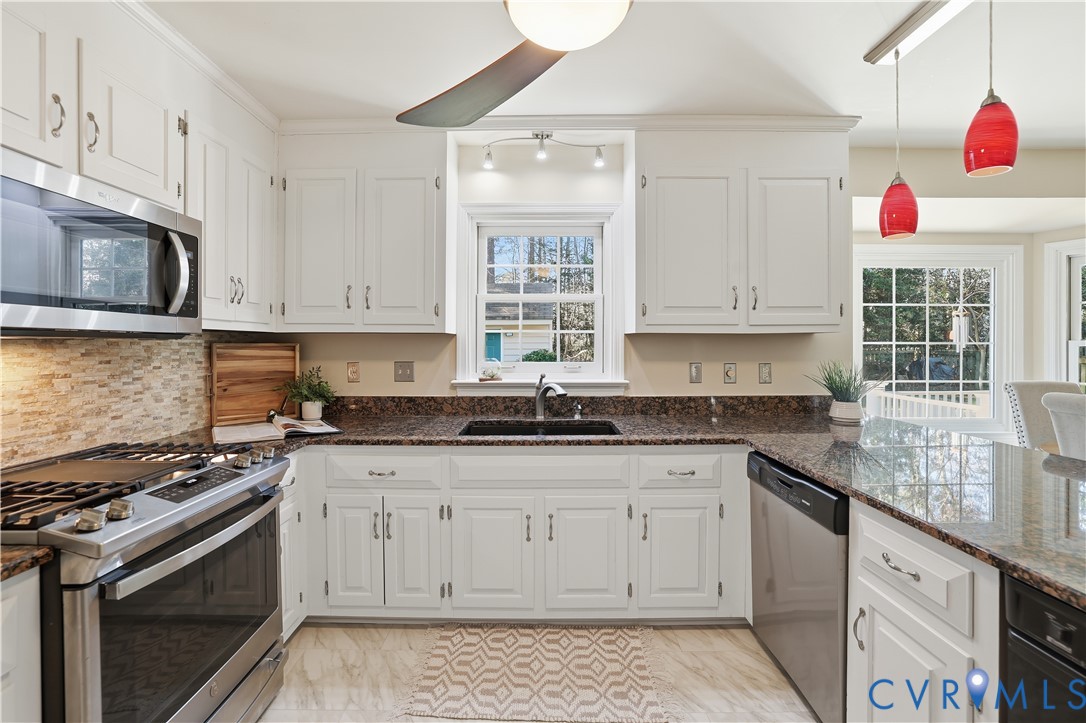 6104 Lansgate Road Midlothian, VA 23112 - Photo 13 of 42 Gas Stove