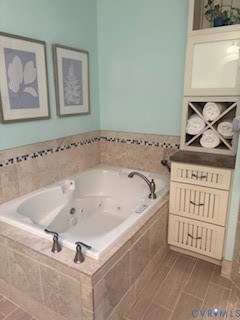 6104 Lansgate Road Midlothian, VA 23112 - Photo 30 of 42 Jacuzzi Tub