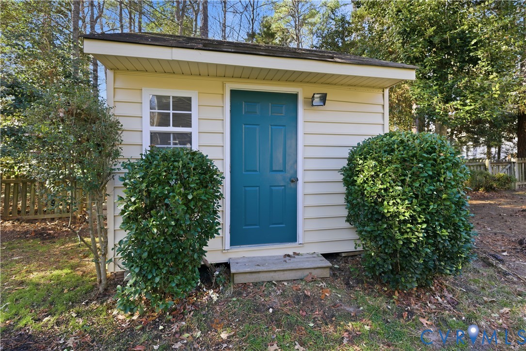 6104 Lansgate Road Midlothian, VA 23112 - Photo 36 of 42 Shed with Electricity