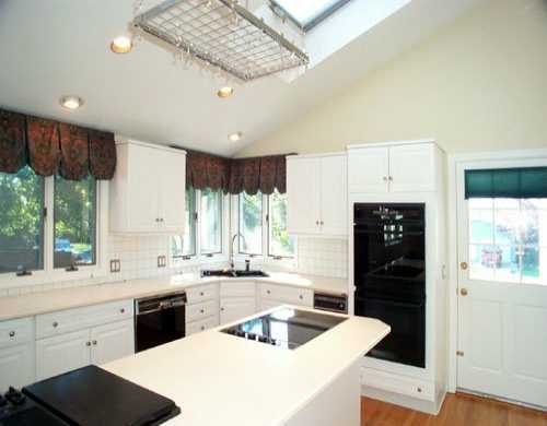 161 Douglas Road Warwick, RI 02886 - Photo 2 of 8 Kitchen.