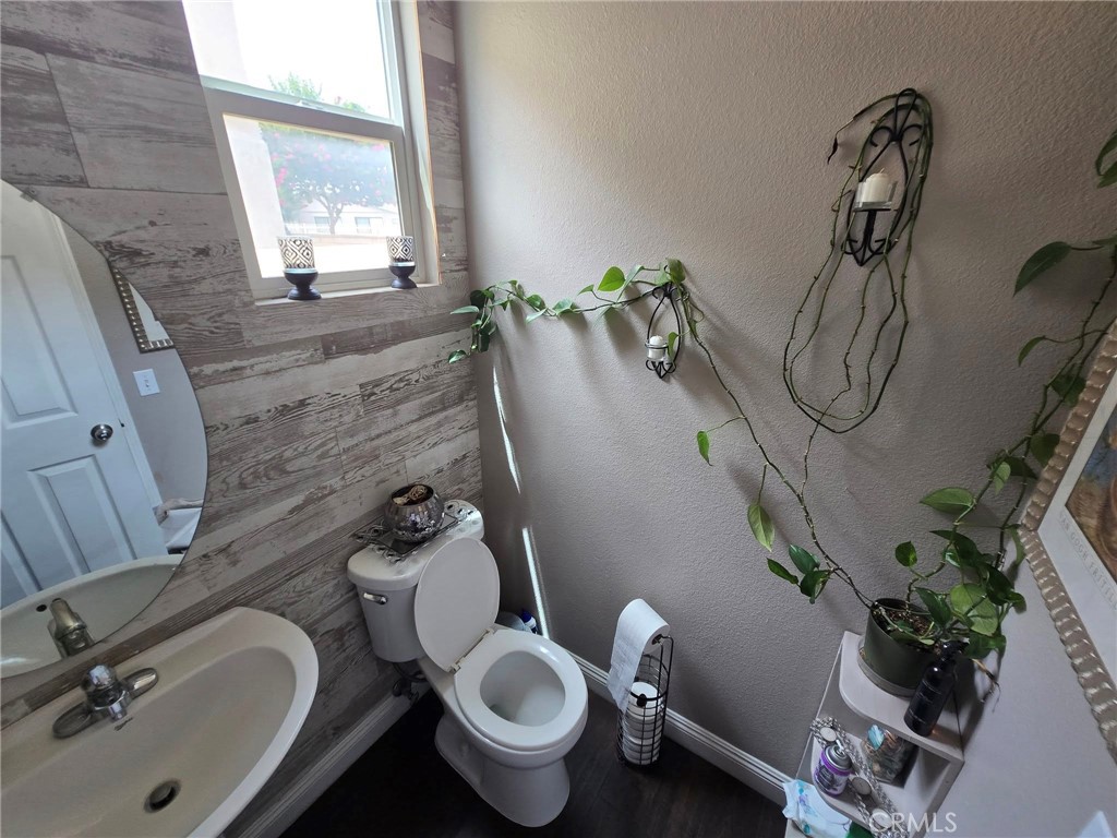 1315 Plaza Way Perris, CA 92570 - Photo 18 of 37 a bathroom with a sink toilet and window