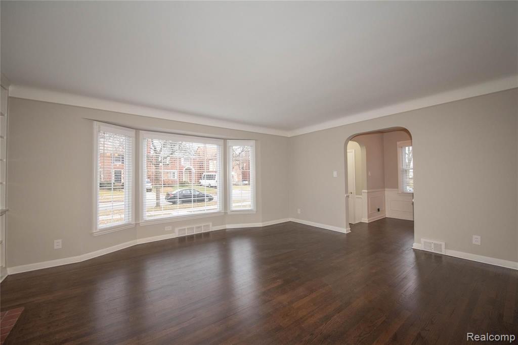 1699 Littlestone Road Grosse Pointe Woods, MI 48236 - Photo 10 of 54