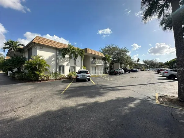 $1,290 | 1830 Maravilla Avenue, Unit 303, Fort Myers, FL 33901