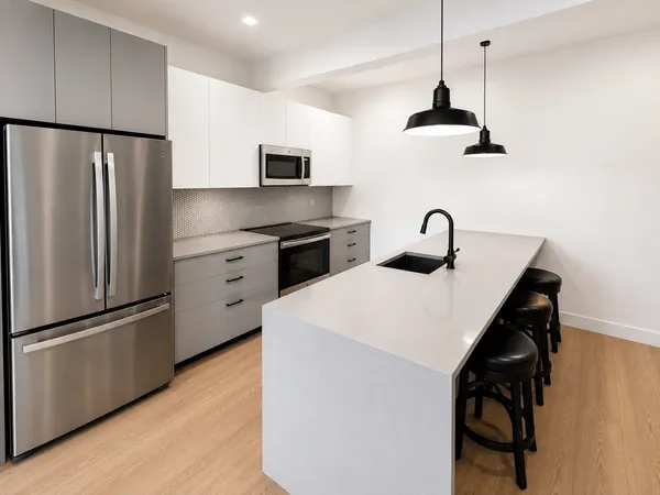 $2,650 | 217-221 Essex Street, Unit 402, Salem, MA 01970