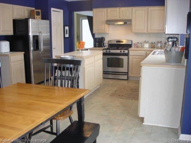 45226 Lothrop Road Canton, MI 48188 - Photo 6 of 18 SPACIOUS KITCHEN VIEW #2